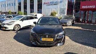 Schadeauto Peugeot 208 PureTech 75 Active 2024/1
