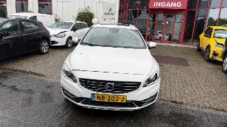 Schadeauto Volvo V-60 TWIN ENGINE 2.4 D5 R-DESIGN 2016/12