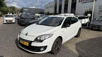 Renault Mégane 1.5 DCI AUTOMAAT SCHADE AAN DORPEL picture 2