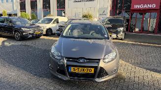 Vaurioauto  passenger cars Ford Focus III Turnier 1.0 EcoBoost 2014/2