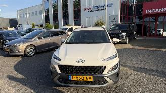 Vaurioauto  passenger cars Hyundai Kona 1.6 GDI HEV FASHION BIJGELUID IN MOTOR 2021/5