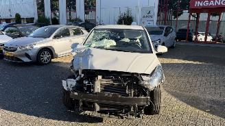 uszkodzony samochody osobowe Hyundai I-10 1.0 Comfort Smart 5-zits AUTOMAAT 2024/2