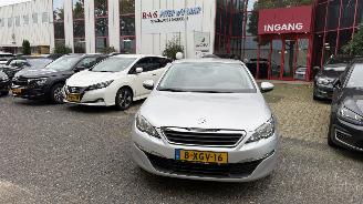 Vaurioauto  passenger cars Peugeot 308 1.2 E-THP BLUE LEASE 2014/7