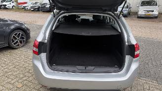 Peugeot 308 1.2 E-THP BLUE LEASE picture 13