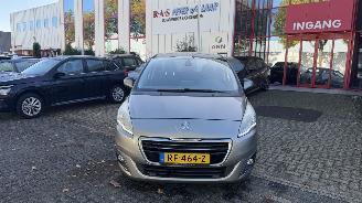 krockskadad bil motor Peugeot 5008  2016/2