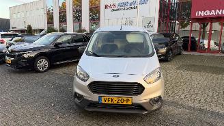 Voiture accidenté Ford Transit COURIER 1.5 TDCI TREND DURAT 2020/2