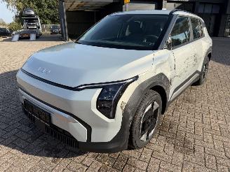 Vaurioauto  passenger cars Kia EV3 150 Kw Air 2025/2
