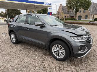 krockskadad bil auto Volkswagen T-Roc 1.0 - 81 Kw 2024/2