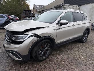 Vaurioauto  passenger cars Volkswagen Tiguan 1.5 - 110 Kw DSG AllSpace Elegance 2023/8