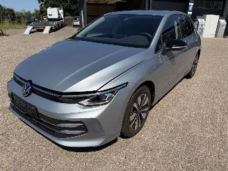 krockskadad bil auto Volkswagen Golf 1.5. eTSI. 110 Kw DSG. Goal 2025/7