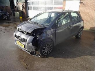 Toyota Yaris Yaris II (P9), Hatchback, 2005 / 2014 1.3 16V VVT-i picture 2