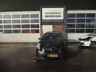 Vrakbiler auto Toyota Yaris Yaris II (P9), Hatchback, 2005 / 2014 1.3 16V VVT-i 2008/1
