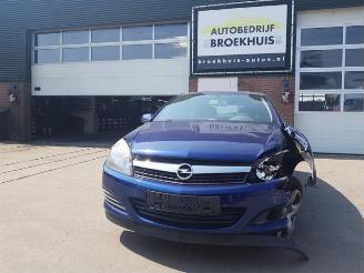 Vrakbiler auto Opel Astra  2006/9