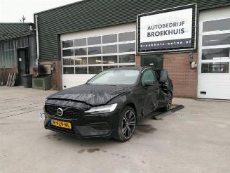 Uttjänta bilar auto Volvo V-60 V60 II (ZW), Combi, 2018 2.0 B3 16V Mild Hybrid Geartronic 2022/10
