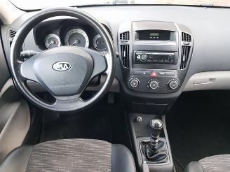 Kia Cee d Sporty Wagon 1.4 CVVT X-ecutive picture 17