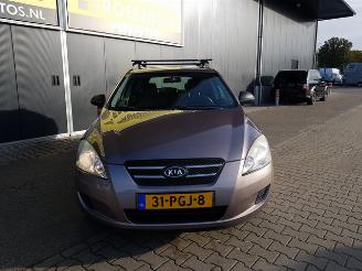 Kia Cee d Sporty Wagon 1.4 CVVT X-ecutive picture 3