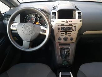 Opel Zafira 1.8 Temptation picture 12