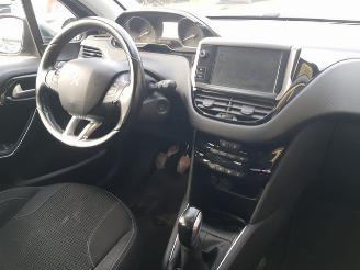 Peugeot 208 1.6 BlueHDi Blue Lease Executive picture 17