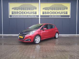 Peugeot 208 1.2 PureTech Signature picture 1