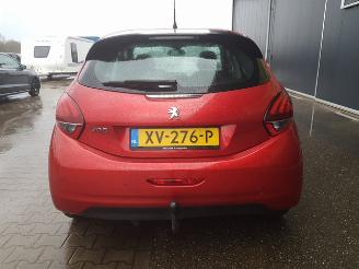 Peugeot 208 1.2 PureTech Signature picture 5