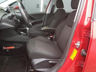 Peugeot 208 1.2 PureTech Signature picture 26