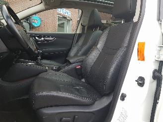 Nissan Qashqai 1.2 Premier Edition picture 14