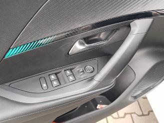 Peugeot 2008 1.2 PureTech Allure Pack picture 23