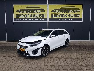 krockskadad bil auto Kia Ceed 1.6 GDI PHEV DynamicPlusLine 2022/9