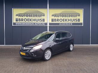 Schadeauto Opel Zafira Tourer 1.4 Design Edition 7p. 2013/10