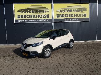Damaged car Renault Captur 0.9 TCe Expression 2014/6