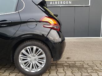 Peugeot 208 1.2 PureTech Allure picture 9