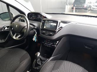 Peugeot 208 1.2 PureTech Allure picture 16