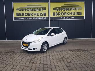krockskadad bil bedrijf Peugeot 208 1.0 VTi Active 2013/10