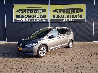 krockskadad bil auto Volkswagen Touran 1.2 TSI Comfortline 7p 2016/1