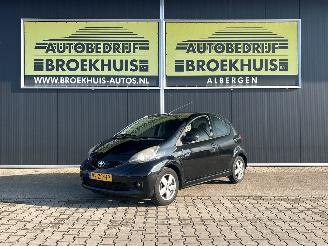 damaged passenger cars Toyota Aygo 1.0-12V Sport 2008/5
