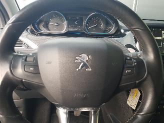 Peugeot 2008 1.6 VTi Allure picture 17