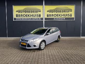 uszkodzony samochody osobowe Ford Focus Wagon 1.0 EcoBoost Trend 2013/10