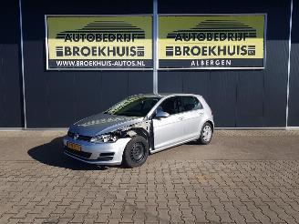 Schadeauto Volkswagen Golf 1.6 TDI Comfortline BlueMotion 2013/10