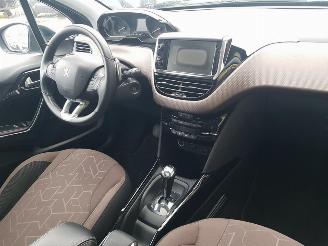 Peugeot 2008 1.2 VTi Active Pack Premium Automatic picture 15