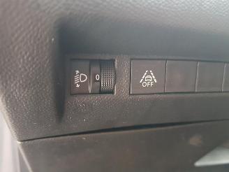 Peugeot 208 1.2 PureTech Active Pack picture 26