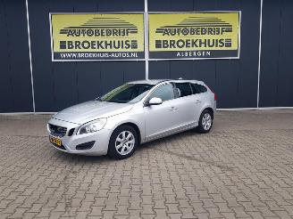 krockskadad bil auto Volvo V-60 2.0 D4 Momentum 2011/7