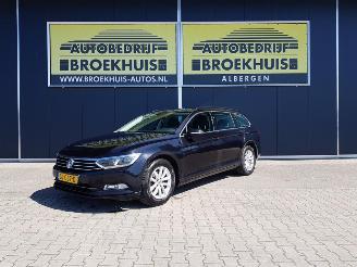 damaged passenger cars Volkswagen Passat Variant 1.6 TDI Comfortline 2015/6