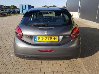 Peugeot 208 1.2 PureTech Blue Lion picture 5