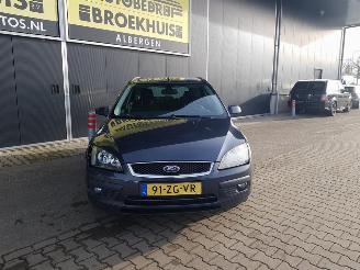Ford Focus Wagon 1.6-16V Ghia picture 3