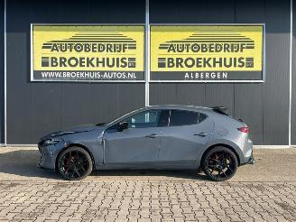 Mazda 3 2.0 e-SkyActiv-X M Hybrid 180 Luxury picture 2