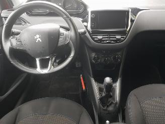 Peugeot 208 1.2 PureTech Signature picture 17