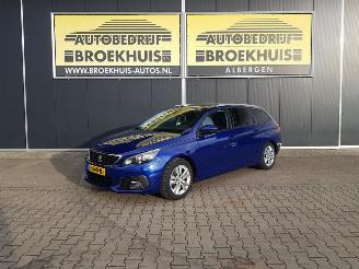 krockskadad bil auto Peugeot 308 SW 1.2 PureTech Blue Lease Executive 2020/7