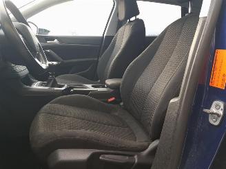 Peugeot 308 SW 1.2 PureTech Blue Lease Executive picture 16