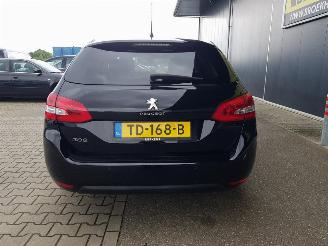 Peugeot 308 SW 1.2 PureTech Blue Lease Executive picture 5