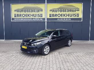 Schadeauto Peugeot 308 SW 1.2 PureTech Blue Lease Executive 2018/7